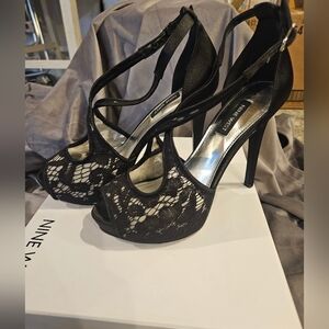 Hanya Peep Toe Platform Pumps - 7 Black Lace